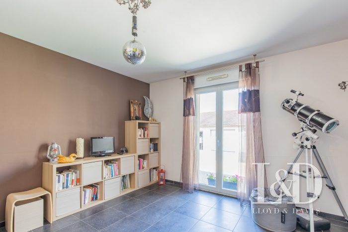 Дом для продажи, 8 помещения - Saint-Michel-sur-Orge 91240