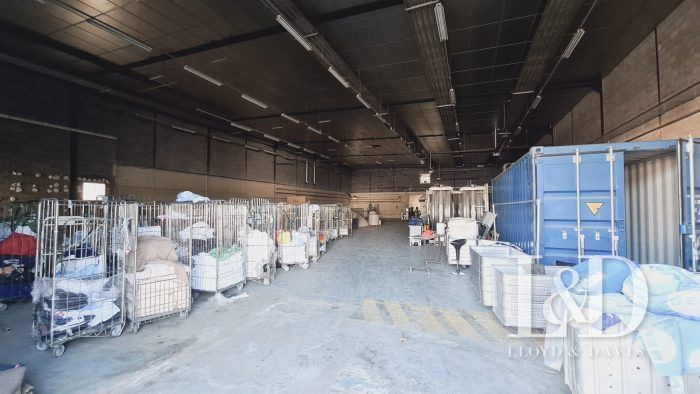 Warehouse for sale, 1565 m² - Villebon-sur-Yvette 91140