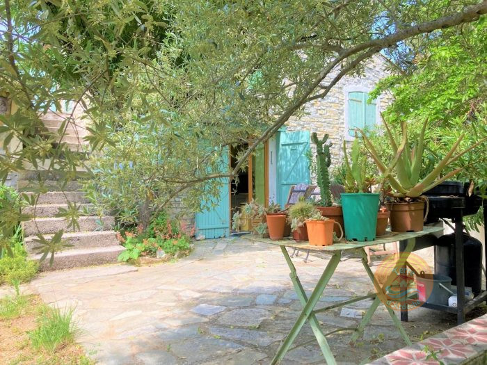 Ancienne ferme avec piscine à Mirabel