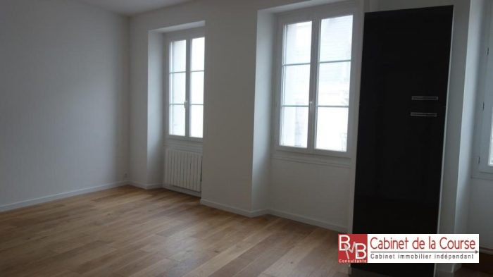 Appartement à louer, 2 pièces - Bordeaux 33000