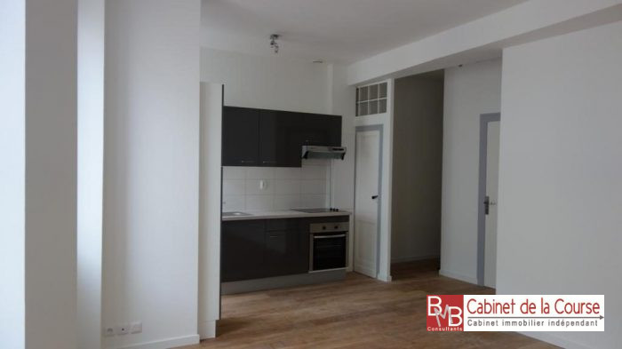 Appartement à louer, 2 pièces - Bordeaux 33000