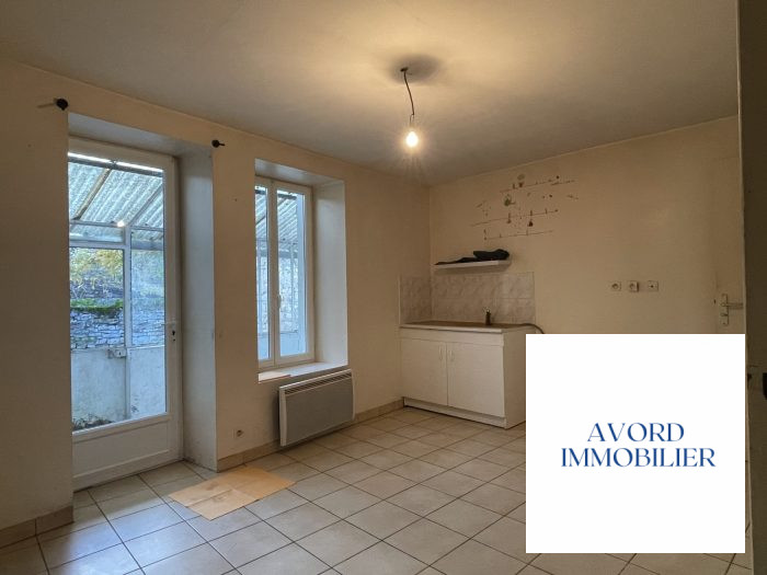 Maison mitoyenne 2 côtés à vendre, 2 pièces - Nérondes 18350