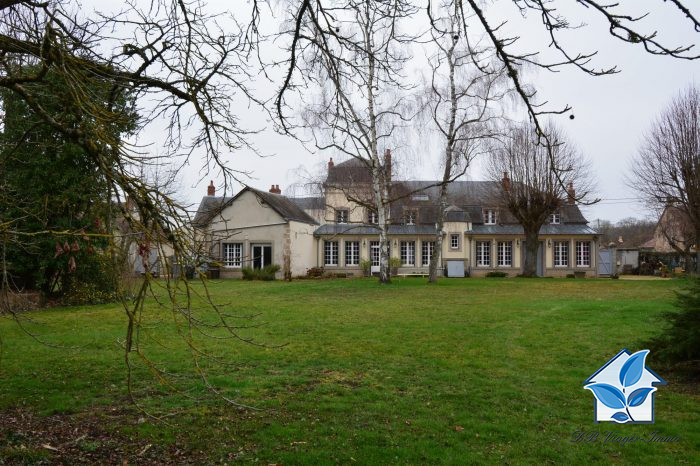 Maison bourgeoise à vendre en viager, 11 pièces - Montmarault 03390