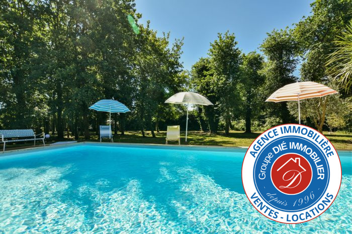 Photo Villa plain-pied sur parc arboré de 4 724 m2 avec piscine image 3/10