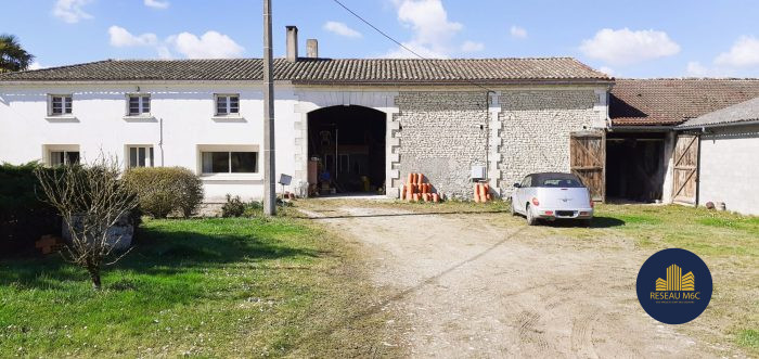 Maison ancienne à vendre, 7 pièces - Jonzac 17500