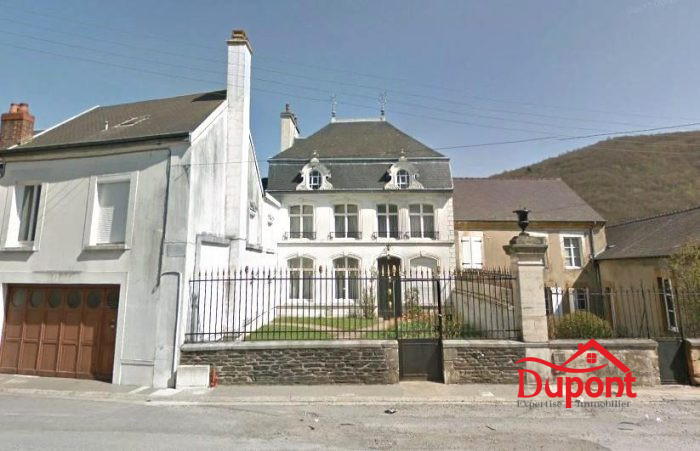 magnifique maison de maitre à Bogny-sur-Meuse 8 chambres un garage un entrepot un grand jardin