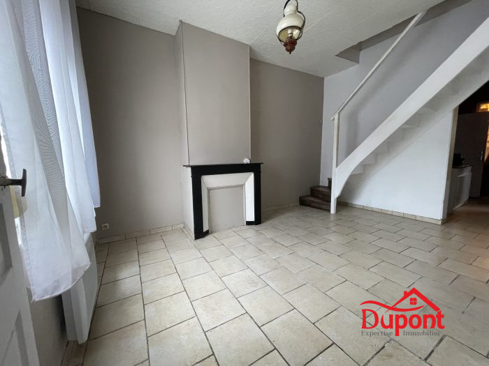 Maison 90 m2 deux chambres, deux bureaux , jardin, cave à Mont D'Origny