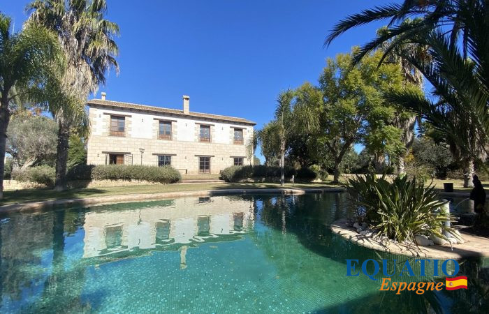 Villa for sale, 8 rooms - Elche de la Sierra 02430
