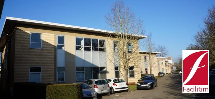 Bureau à louer, 78 m² - Voisins-le-Bretonneux 78960