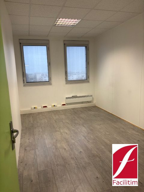 Bureau à louer, 21 m² - Montigny-le-Bretonneux 78180