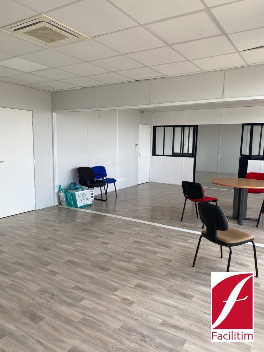 Bureau à louer, 90 m² - Montigny-le-Bretonneux 78180
