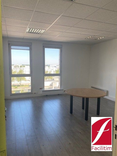 Bureau à louer, 32 m² - Montigny-le-Bretonneux 78180