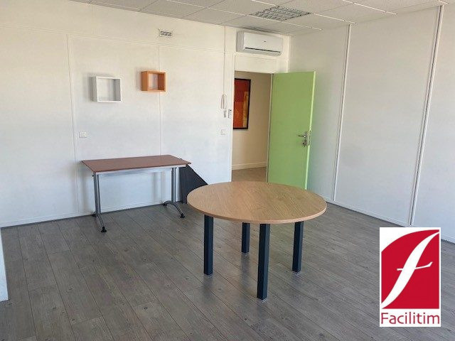 Bureau à louer, 32 m² - Montigny-le-Bretonneux 78180