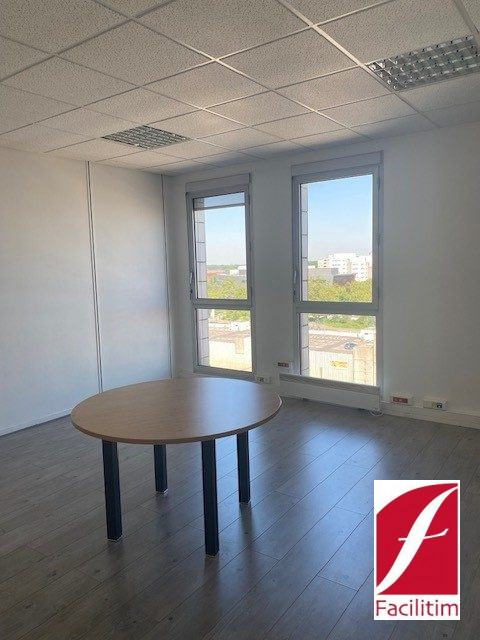 Bureau à louer, 32 m² - Montigny-le-Bretonneux 78180