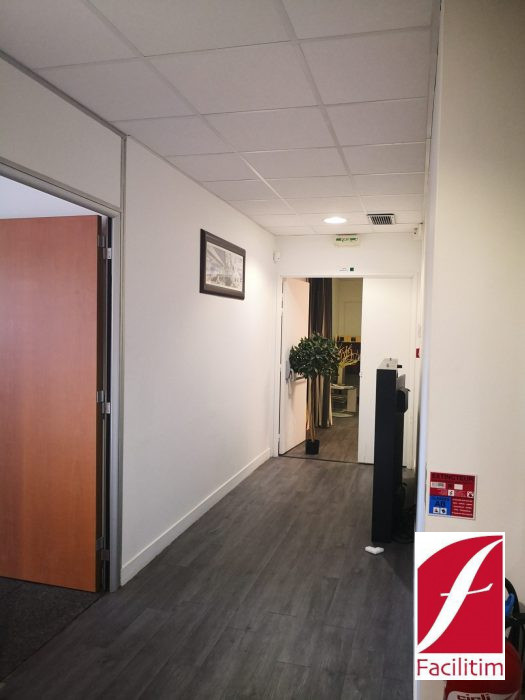 Bureau à louer, 138 m² - Montigny-le-Bretonneux 78180