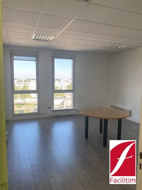 Bureau à louer, 32 m² - Montigny-le-Bretonneux 78180