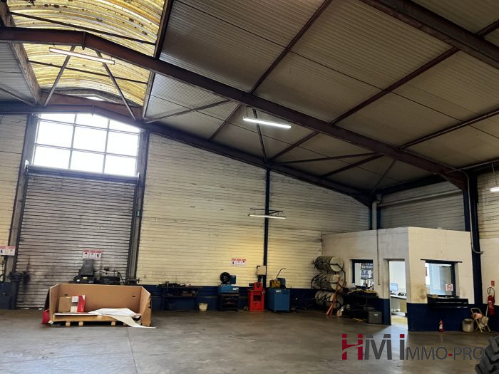 Local professionnel à vendre, 2000 m² - Sasseville 76450