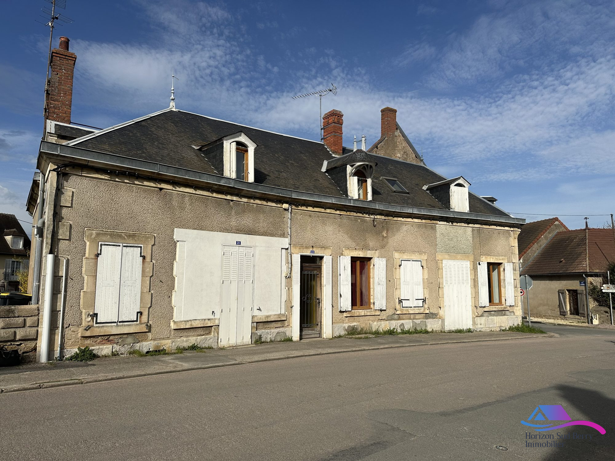 Vente Immeuble AINAY-LE-CHATEAU 03360 Allier FRANCE