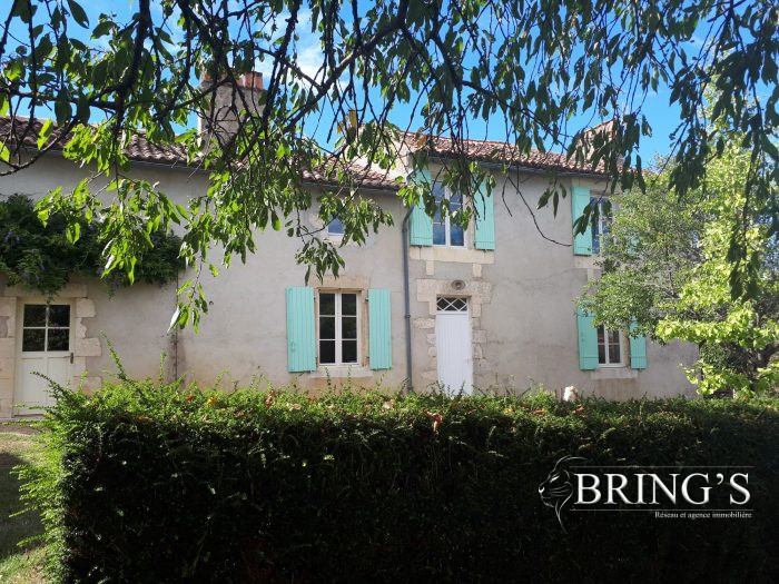 Maison ancienne à vendre, 9 pièces - Boivre-la-Vallée 86470