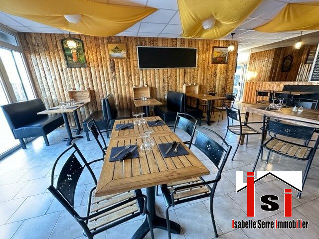 Photo URGENT cause maladie: Bar restaurant pproche plage à développer avec bel emplacement, extérieurs et stationnement image 1/15