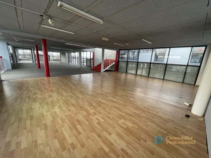 Local commercial à louer, 564 m² - Lorient 56100