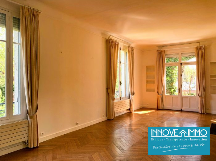 Old house for rent, 9 rooms - Versailles 78000