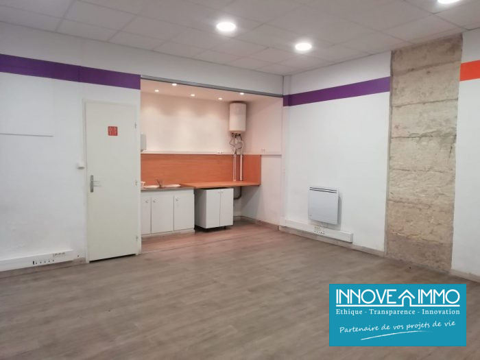 Professional premises for rent, 69 m² - Marseille 13002