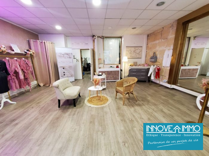 Local professionnel à louer, 69 m² - Marseille 13002