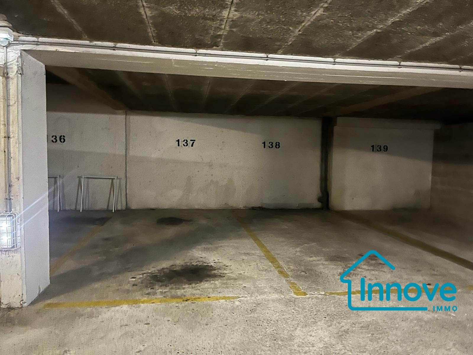 Location annuelle Garage/Parking LE CHESNAY-ROCQUENCOURT 78150 Yvelines FRANCE