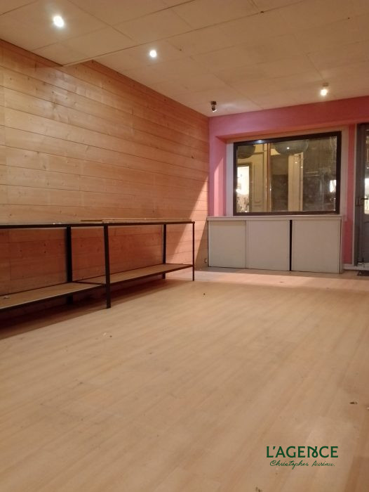 Local commercial à vendre, 44 m² - Nay 64800