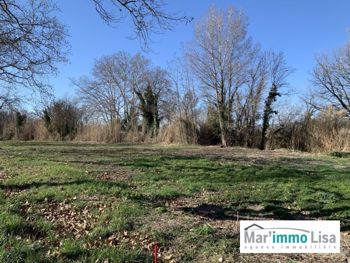 Terrain constructible à vendre, 05 a 56 ca - Charleval 13350