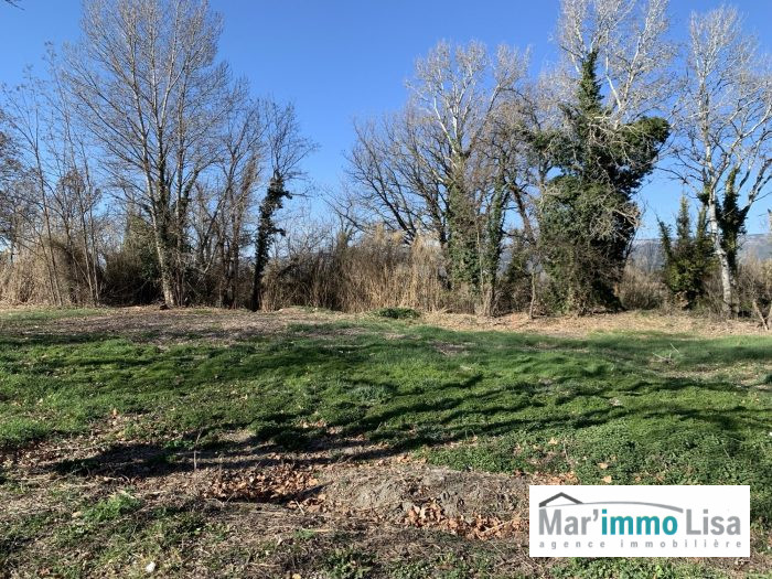 Terrain constructible à vendre, 05 a 56 ca - Charleval 13350