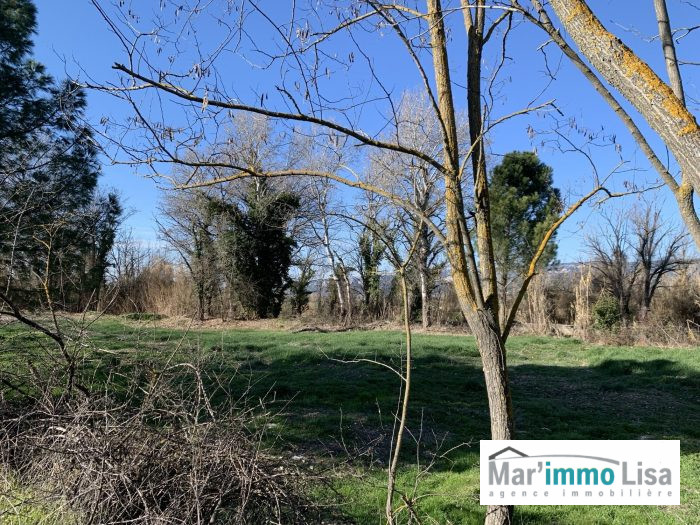 Terrain constructible à vendre, 05 a 56 ca - Charleval 13350