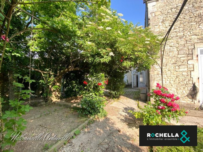 Maison ancienne à vendre, 11 pièces - Saint-Jean-d'Angély 17400