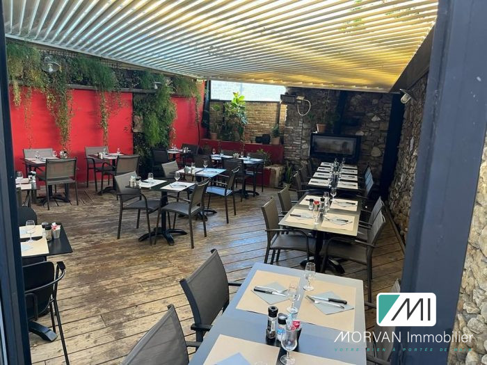 Restaurant, bar à vendre, 273 m² 32 places - Aiguèze 30760