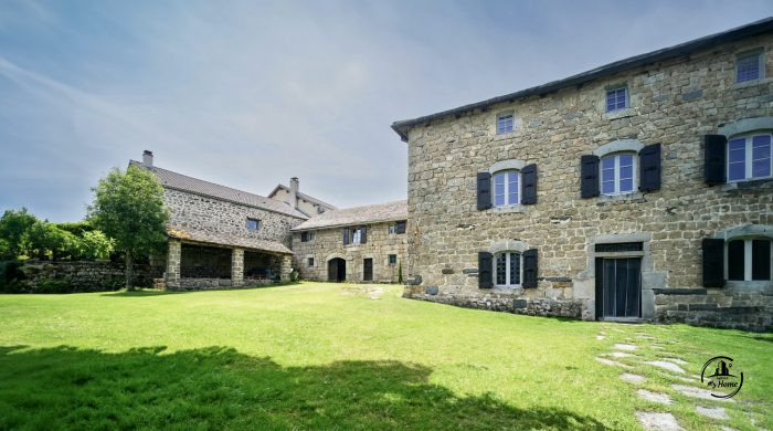 Maison ancienne à vendre, 26 pièces - Saint-Jeures 43200