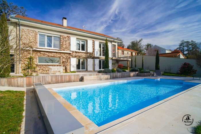 Villa 240 m² à Saint-Priest en Jarez Piscine Terrasse et Garage