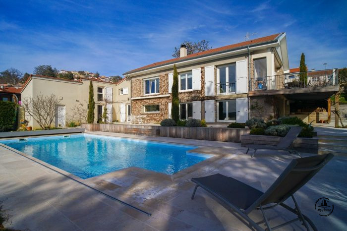 Villa à vendre, 8 pièces - Saint-Priest-en-Jarez 42270