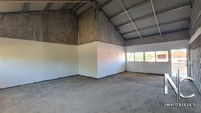 Local commercial à louer, 64 m² - Païta 98889