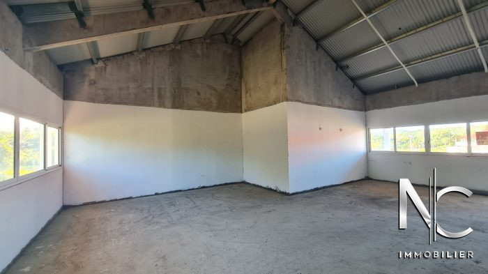 Local commercial à louer, 64 m² - Païta 98889