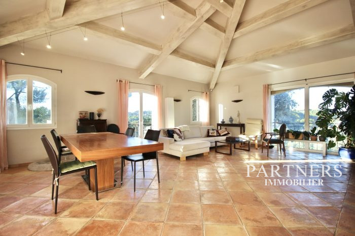 Villa à louer, 5 pièces - Aix-en-Provence 13100