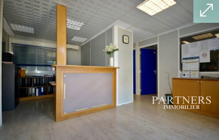 Local professionnel à louer, 75 m² - Aix-en-Provence 13100