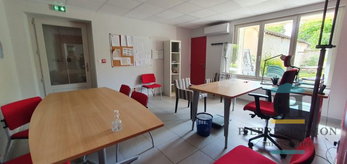 Local professionnel à louer, 118 m² - Cadillac 33410