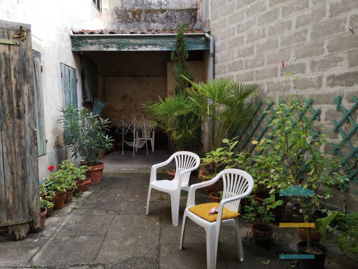 Old house for sale, 4 rooms - Langon 33210