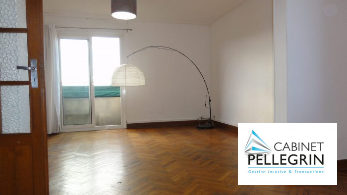 Appartement à louer, 3 pièces - Marseille 13008