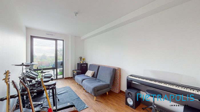 Photo Élégant appartement T3 de 80m² avec vue panoramique à Saint-Cyr-au-Mont-d'Or image 19/24