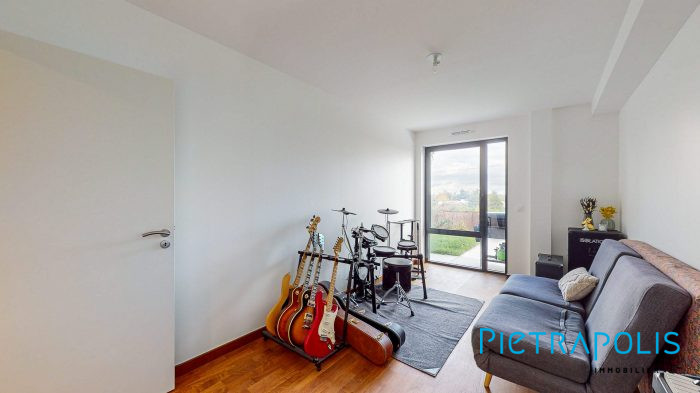 Photo Élégant appartement T3 de 80m² avec vue panoramique à Saint-Cyr-au-Mont-d'Or image 20/24