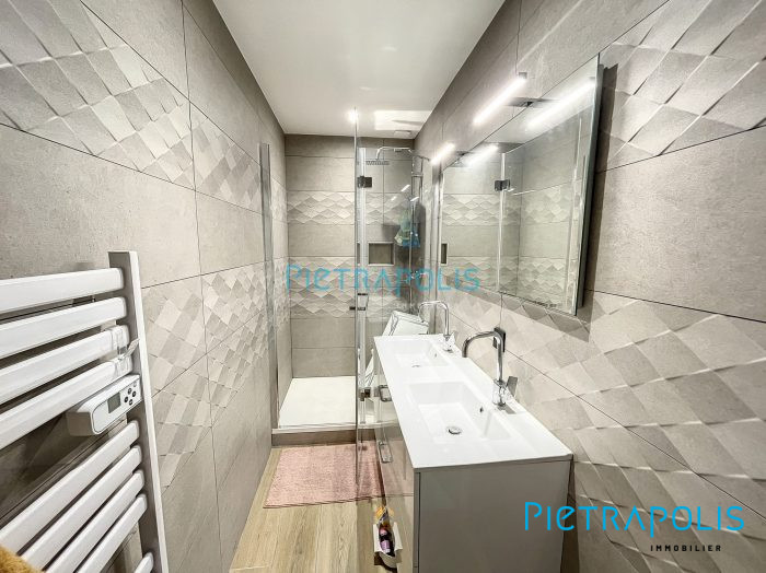 Photo Appartement T4 refait à neuf - 3 chambres avec placards - 2 salle de bains - Terrasse 12m² - Climatisation image 8/16