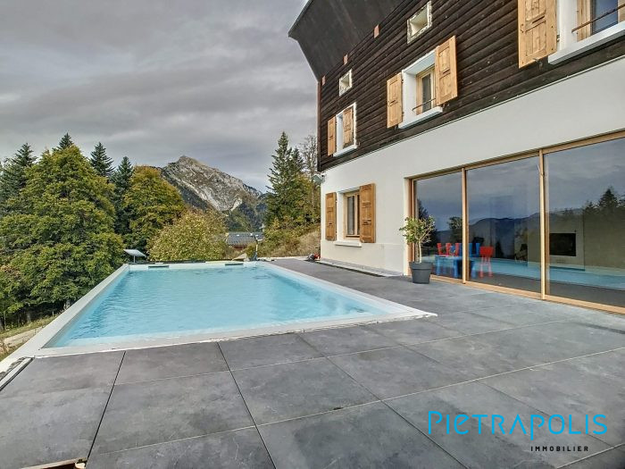 Chalet 265 m² avec piscine chauffée