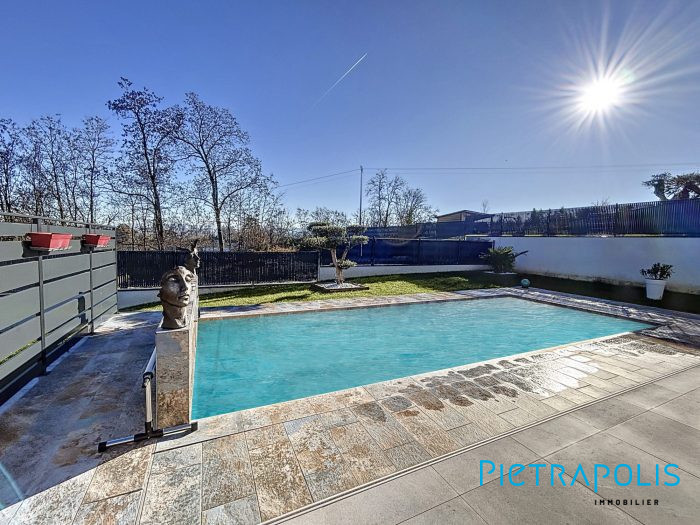 Photo A 15 minutes de Bourgoin-Jallieu-Sérezin de la Tour (38300) Maison T5 de 139 m2  sur un terrain clos et arboré de 857m2,  terrasse piscine. image 2/21
